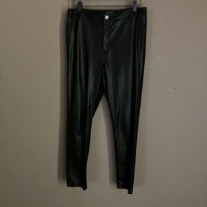 Topshop Black Slim pants with Tapered Design size 8